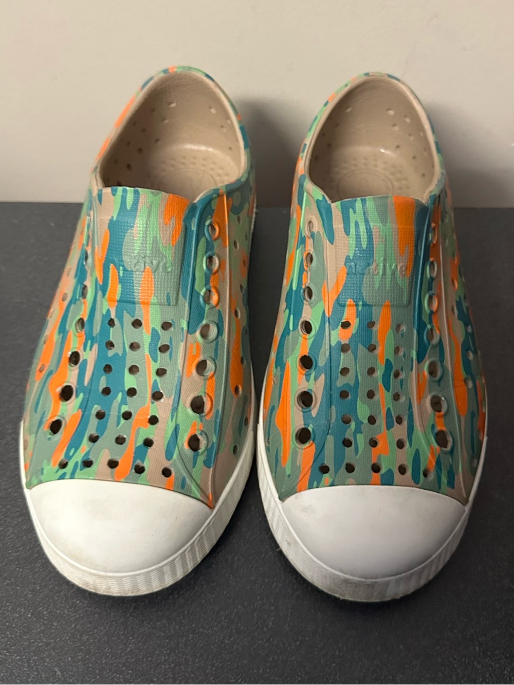 Native Jefferson Shoes Flax Tan Green Orange Size C11 Unisex - Picture 4 of 10